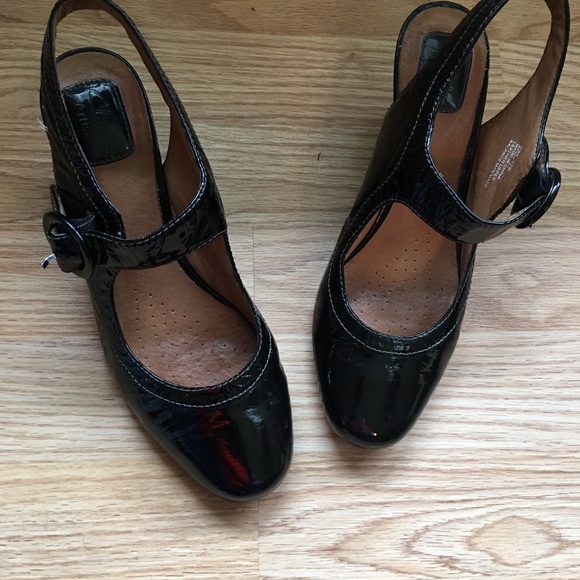 clarks ladies patent shoes